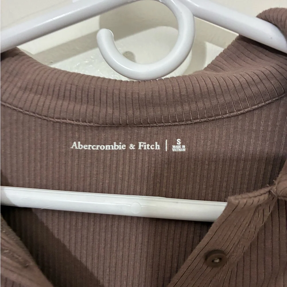 Abercrombie & Fitch long-sleeve ruched polo top Size S - Picture 2 of 3